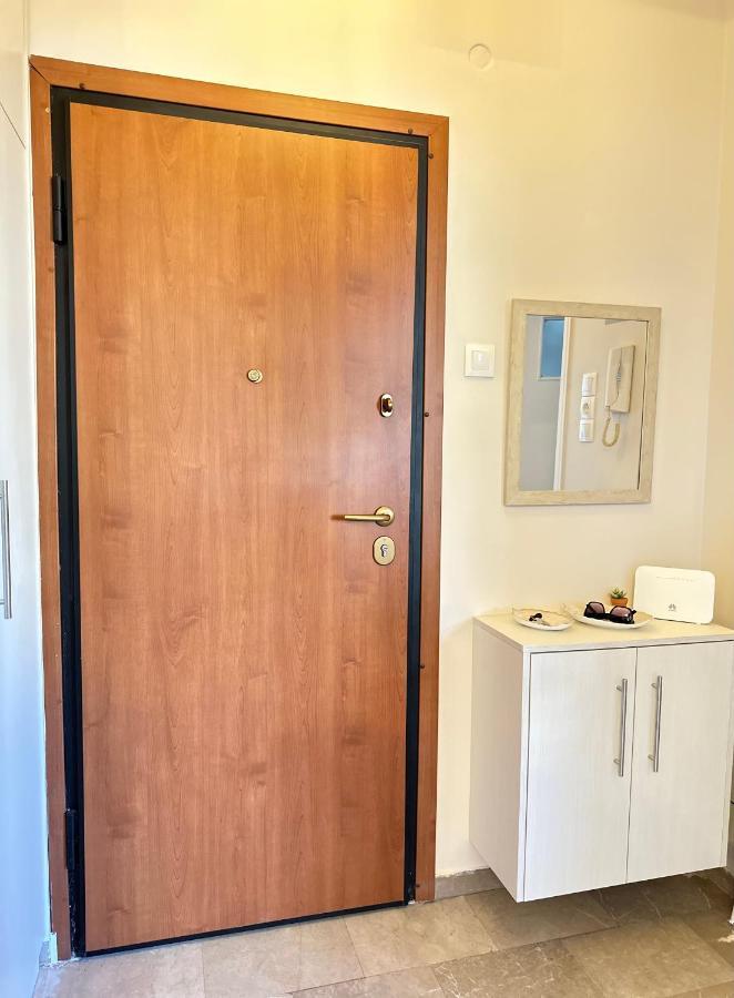 Apartment Alimos Near The Sea Екстериор снимка